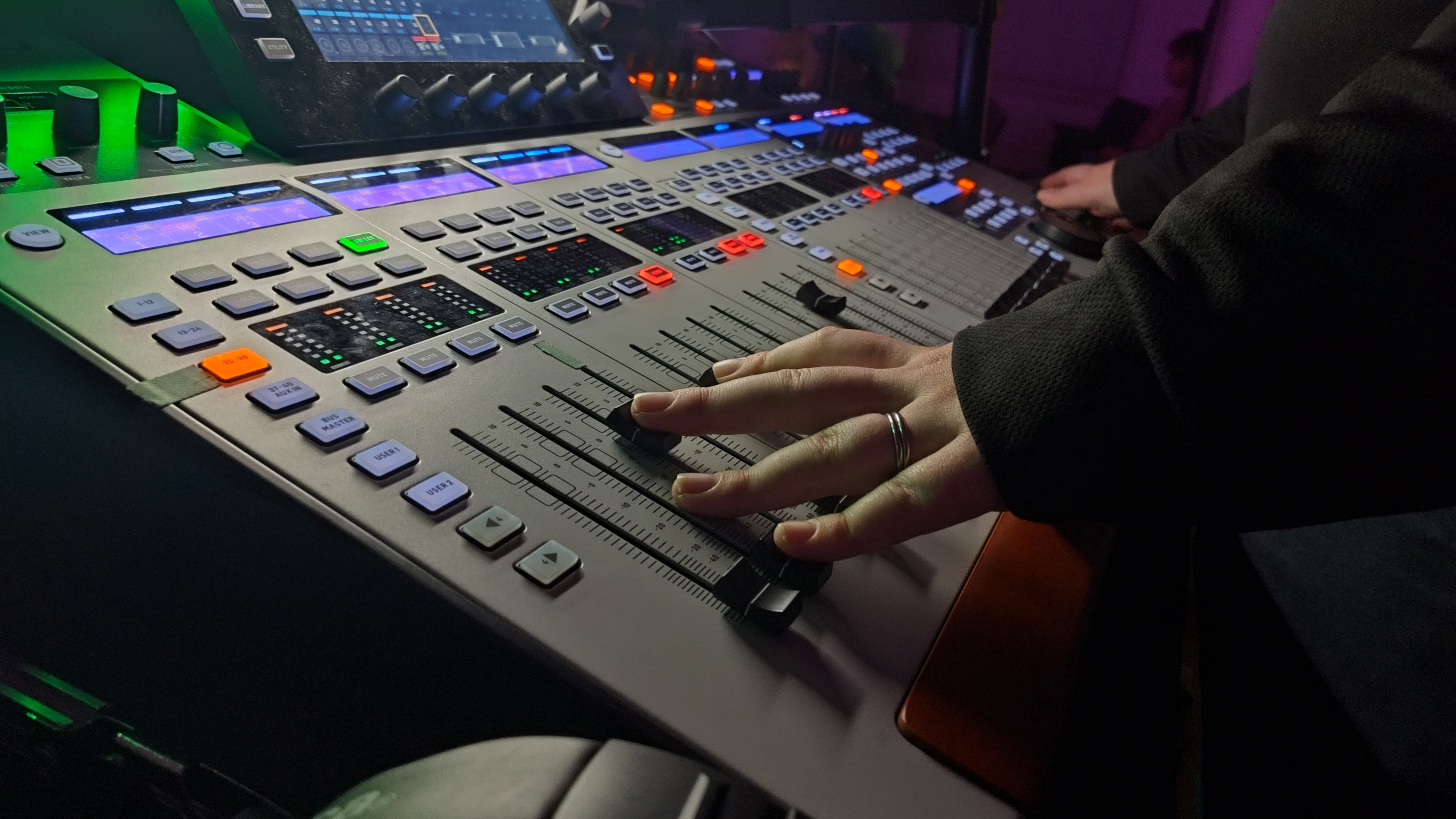 A fader for each finger (almost)